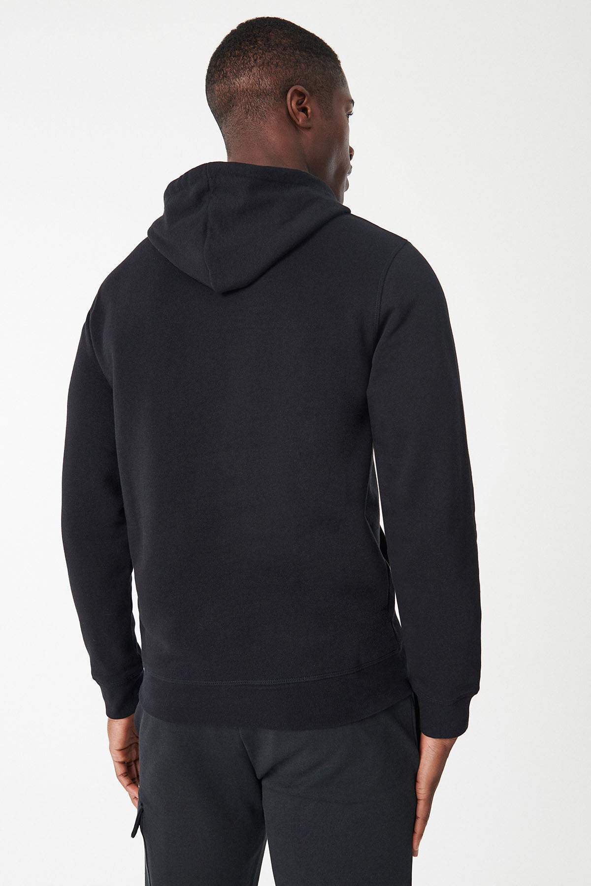 Kapuzenpullover mit kleinem Logo